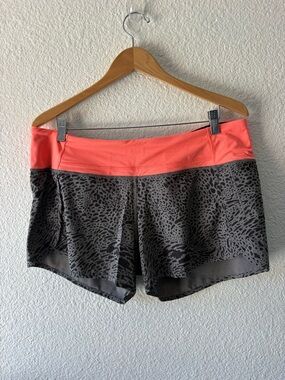 lululemon athletica Coral Waistband Gray Animal-Print Athletic Shorts